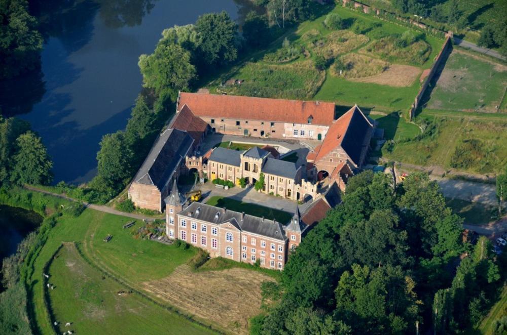 圣特雷登Kasteel Nieuwenhoven公寓 外观 照片
